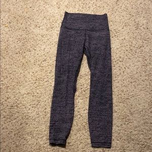 Lululemon Aligns 25” size 4 EUC!